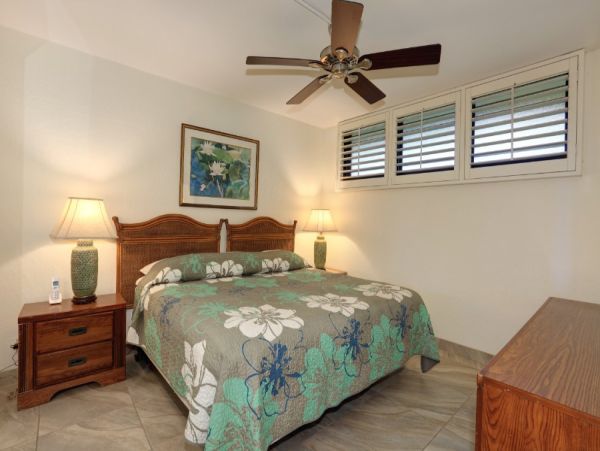 Great Value Kihei Vacation Condo On Beach Sleeps Four