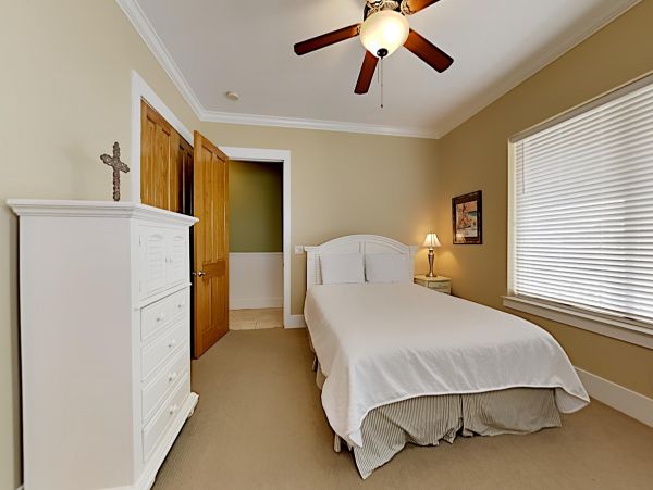 Beach 5 Bedroom Vacation Cottage Sleeps 14