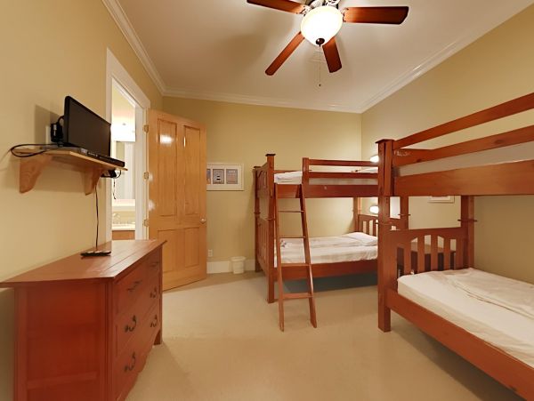 Beach 5 Bedroom Vacation Cottage Sleeps 14