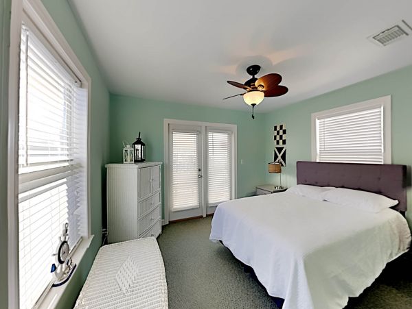 Vacation Rental Condo with Pool & Tennis Court 20 Guests