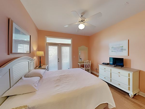Vacation Rental Condo with Pool & Tennis Court 20 Guests