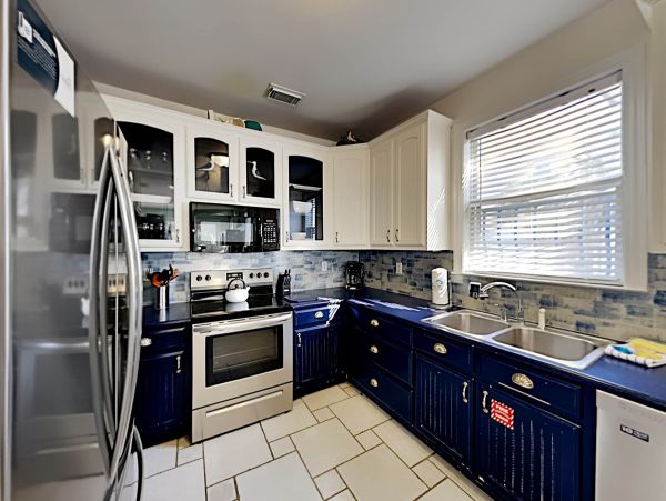 Vacation Rental Condo with Pool & Tennis Court 20 Guests