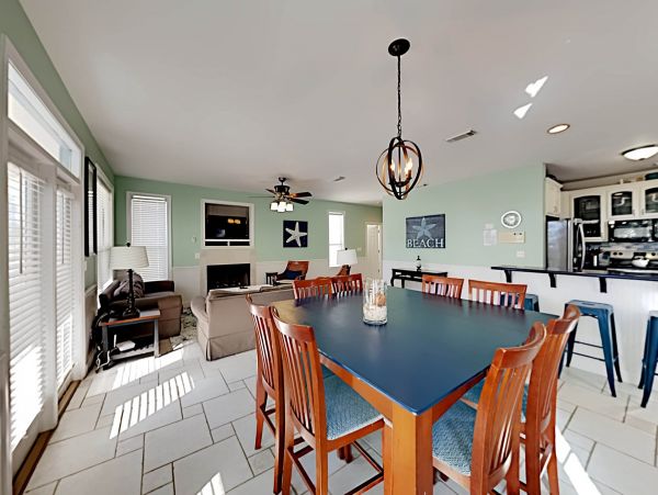 Vacation Rental Condo with Pool & Tennis Court 20 Guests