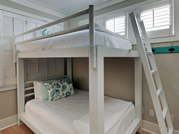 Destin Walk to Beach Four Bedroom + Vacation Rental