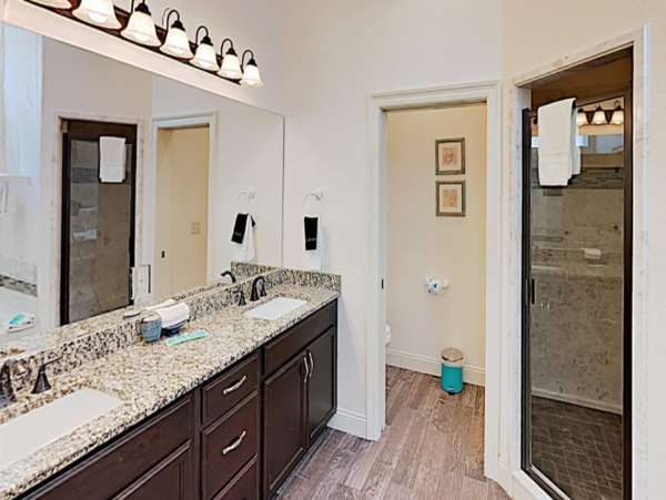 Six Bedroom Walk to Beach Vacation Home in Destin