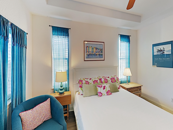 Six Bedroom Walk to Beach Vacation Home in Destin