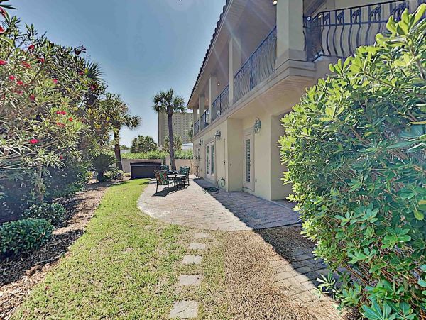 Beach Vacation Home in Destin 15 Guests