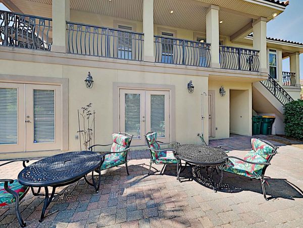 Beach Vacation Home in Destin 15 Guests