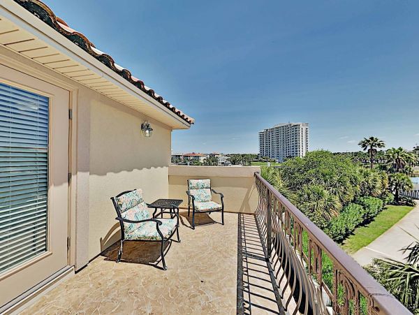 Beach Vacation Home in Destin 15 Guests