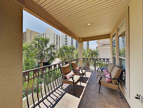Beach Vacation Home in Destin 15 Guests