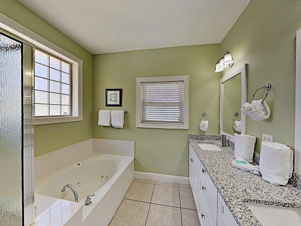 Beach Vacation Home in Destin 15 Guests