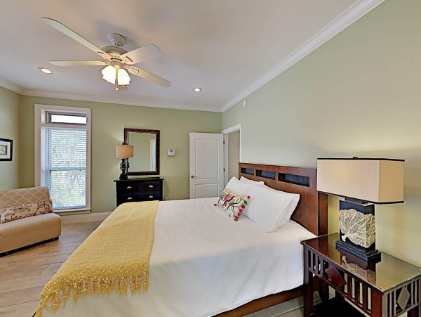 Beach Vacation Home in Destin 15 Guests