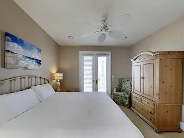 Five Bedroom Crystal Shores Luxury Pool Home