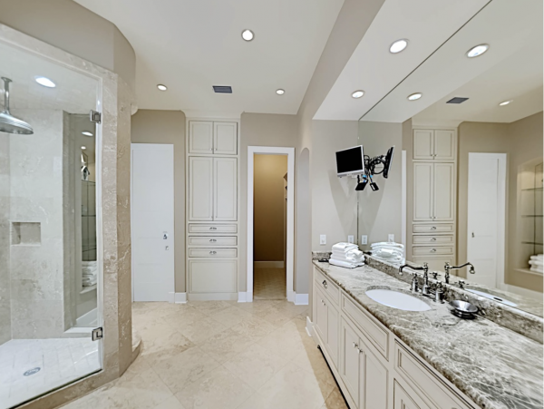 Five Bedroom Crystal Shores Luxury Pool Home