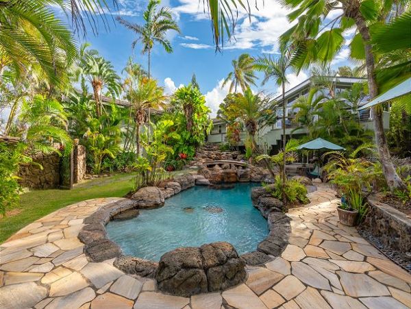 Upscale Six Bedroom Home Rental on Kailua. Call Agent Today.