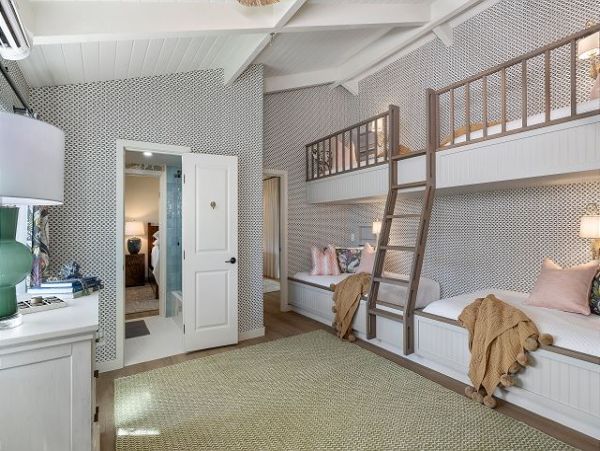 Upscale Six Bedroom Home Rental on Kailua. Call Agent Today.