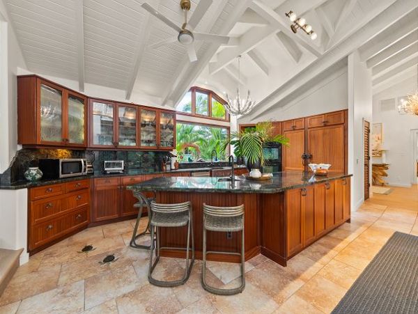 Upscale Six Bedroom Home Rental on Kailua. Call Agent Today.