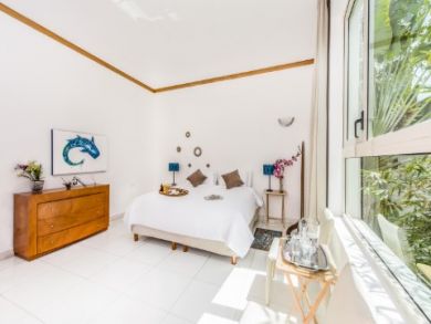 Luxury Vacation Home Rental Sleeps Ten Guests