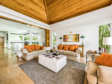 Luxury Vacation Home Rental Sleeps Ten Guests