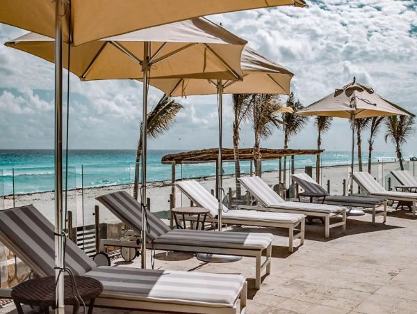 Beachfront Cancun Vacation Home with 10 Bedrooms