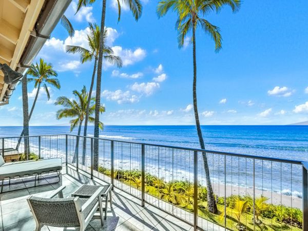 Lahaina Vacation Four Bedroom Townhome Oceanfront Rental