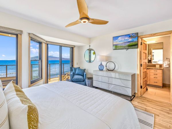 Lahaina Vacation Four Bedroom Townhome Oceanfront Rental