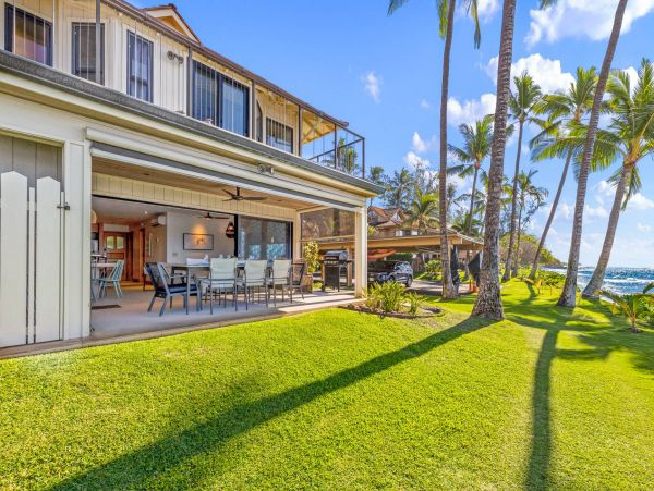 Lahaina Vacation Four Bedroom Townhome Oceanfront Rental
