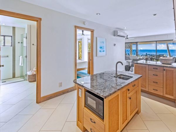 Lahaina Vacation Four Bedroom Townhome Oceanfront Rental