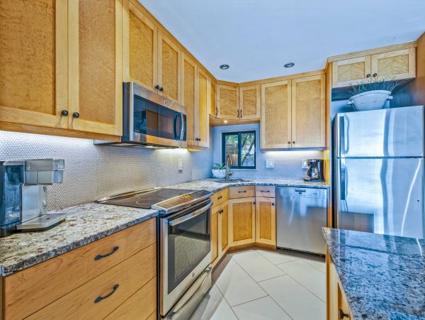 Lahaina Vacation Four Bedroom Townhome Oceanfront Rental
