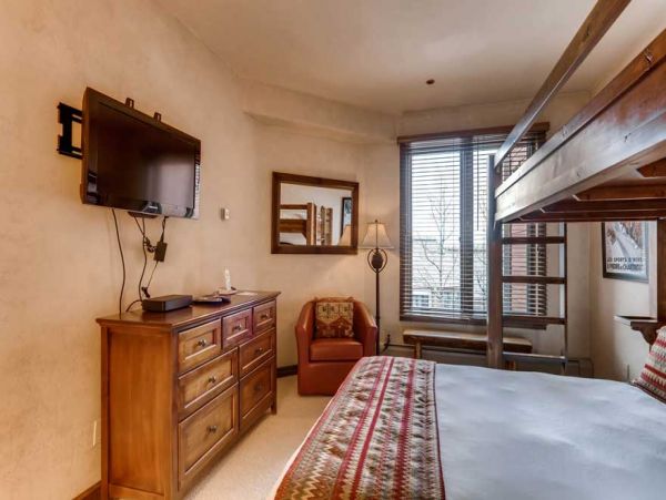 Beaver Creek Vacation Condo Rental Sleeps Eight Guests