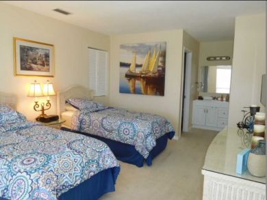 Charming Vacation Rental on Siesta Key. Call Today.