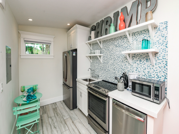 Charming Vacation Studio on Holmes Beach. Call Today.