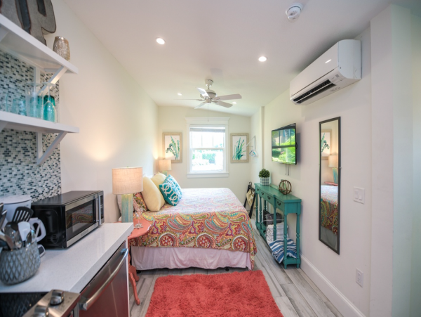 Charming Vacation Studio on Holmes Beach. Call Today.