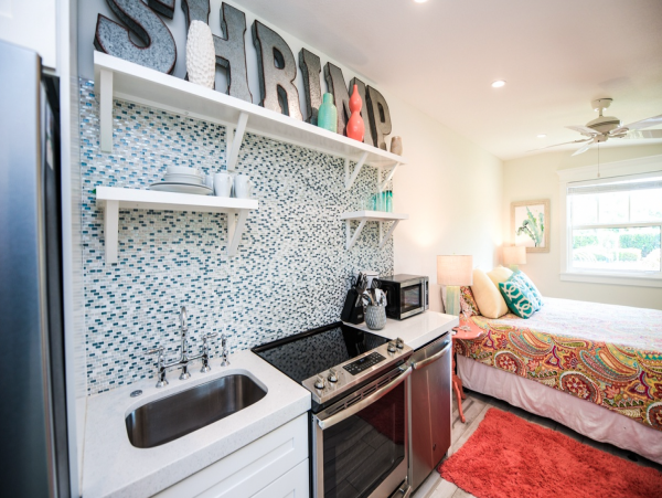 Charming Vacation Studio on Holmes Beach. Call Today.