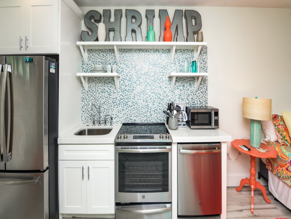 Charming Vacation Studio on Holmes Beach. Call Today.