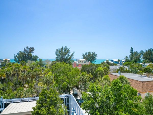 Stunning Vacation Pool Home in Anna Maria Sleeps 8 Guests