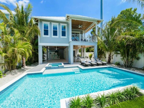 Stunning Vacation Pool Home in Anna Maria Sleeps 10 Guests