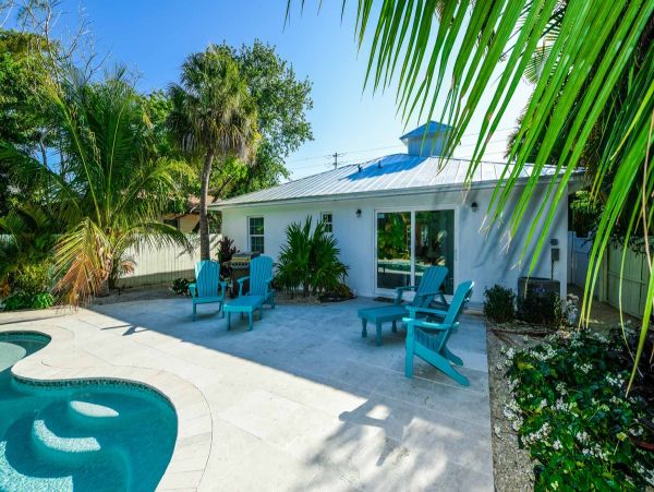 Holmes Beach Vacation Rental Home Sleeps 8 Private Pool