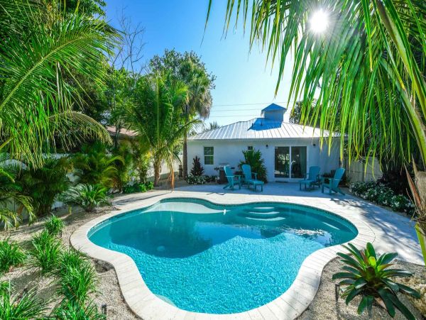 Holmes Beach Vacation Rental Home Sleeps 8 Private Pool