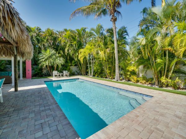 Holmes Beach Vacation Pool Rental Sleeps Six Guests