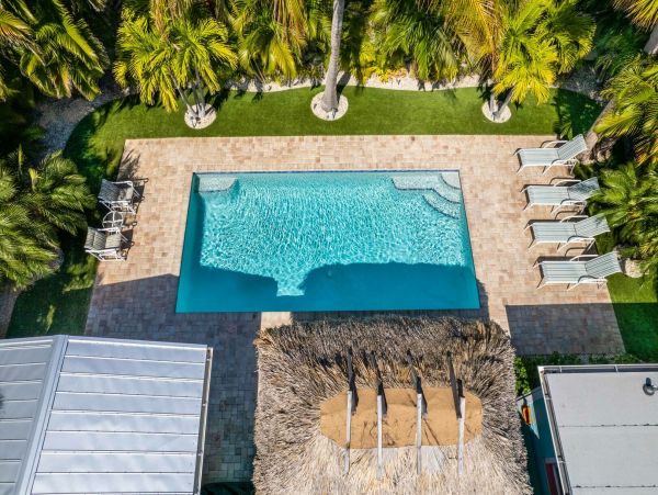 Holmes Beach Vacation Pool Rental Sleeps Six Guests