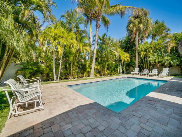 Holmes Beach Vacation Pool Rental Sleeps Six Guests