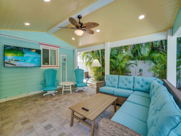 Holmes Beach Vacation Pool Rental Sleeps Six Guests