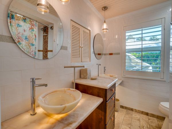 Holmes Beach Vacation Pool Rental Sleeps Six Guests