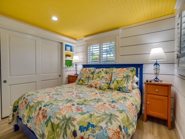 Holmes Beach Vacation Pool Rental Sleeps Six Guests