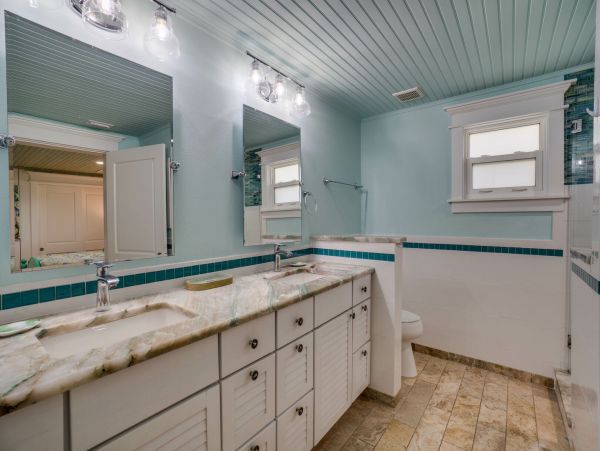 Holmes Beach Vacation Pool Rental Sleeps Six Guests