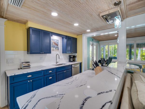 Holmes Beach Vacation Pool Rental Sleeps Six Guests