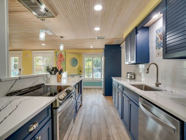 Holmes Beach Vacation Pool Rental Sleeps Six Guests