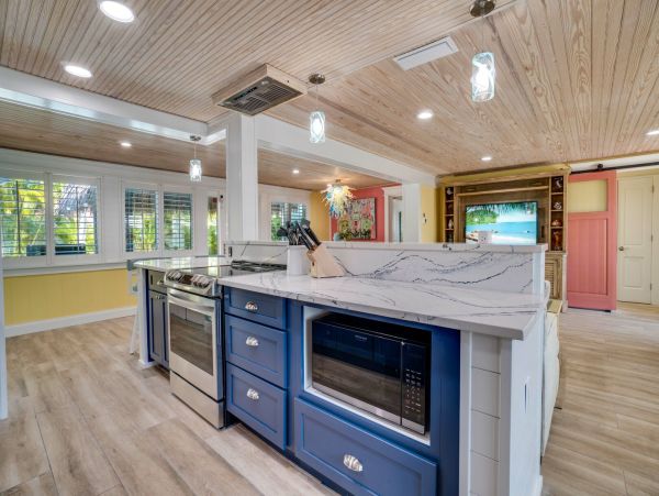 Holmes Beach Vacation Pool Rental Sleeps Six Guests