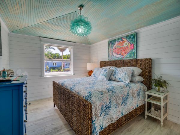 Holmes Beach Vacation Pool Rental Sleeps Six Guests